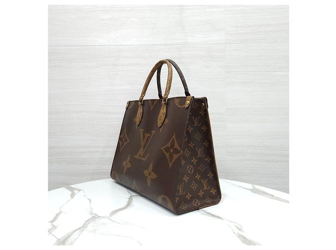Louis Vuitton Borsa a tracolla OnTheGo MM Monogram Tote - vista 12