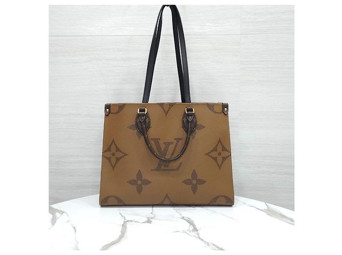 Louis Vuitton Borsa a tracolla OnTheGo MM Monogram Tote - vista 13