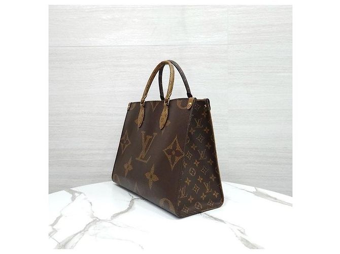 Louis Vuitton Borsa a tracolla OnTheGo MM Monogram Tote - vista 2