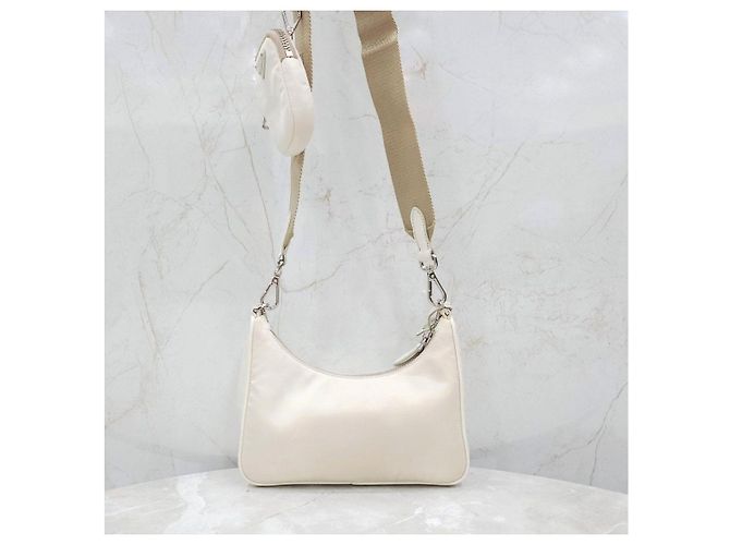 Prada Borsa a tracolla Re-Edition in nylon bianca - vista 11