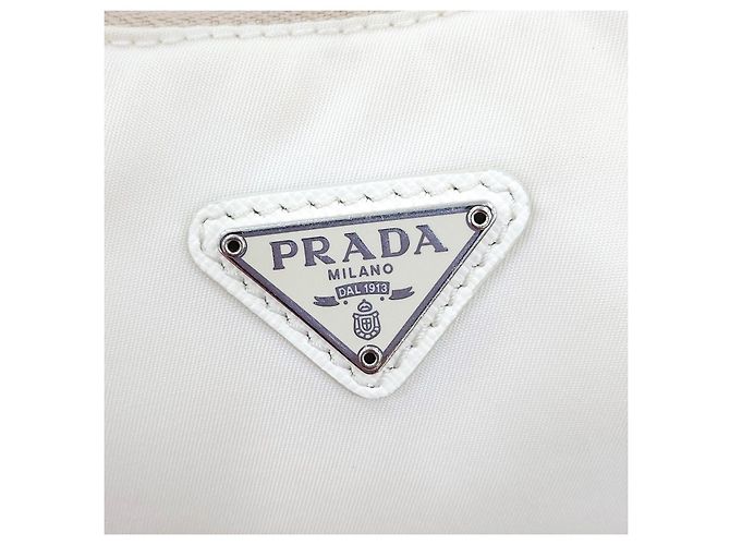 Prada Borsa a tracolla Re-Edition in nylon bianca - vista 13