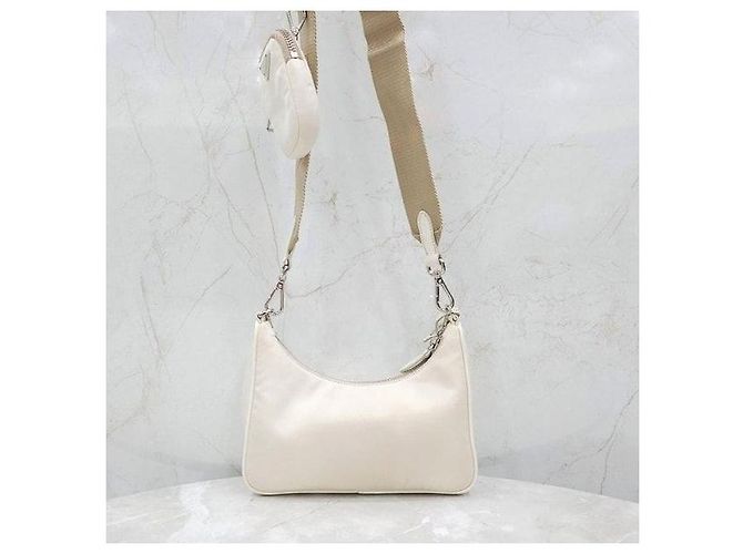 Prada Borsa a tracolla Re-Edition in nylon bianca - vista 3