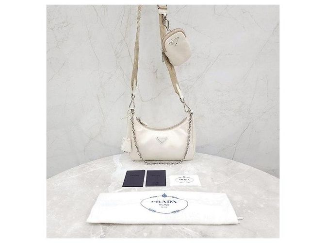 Prada Borsa a tracolla Re-Edition in nylon bianca - vista 8