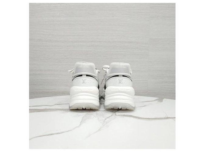 Sneakers Louis Vuitton Monogram Run55 - vista 3