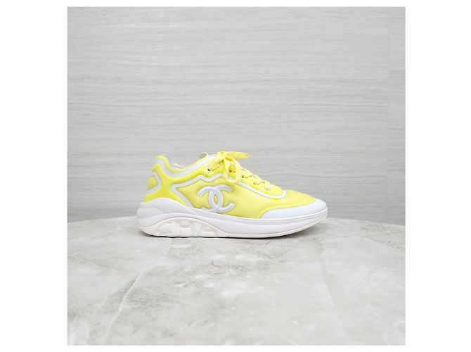 Chanel Gelbe Mesh-Lycra-Sneaker - Ansicht 11