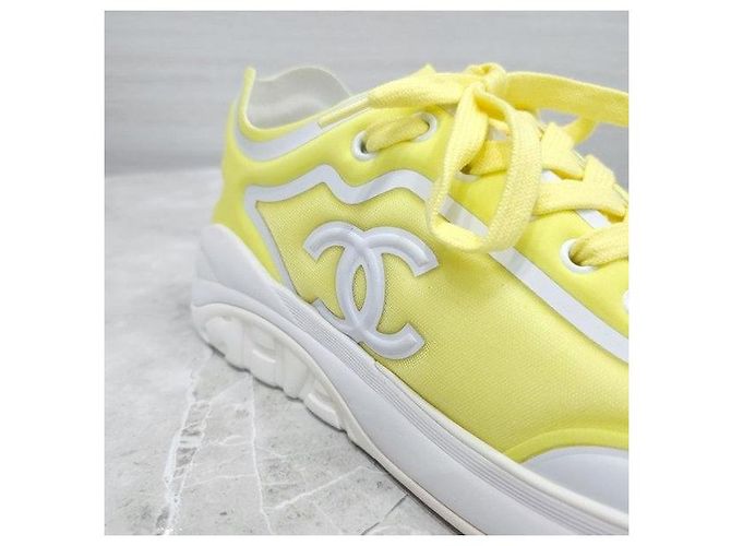 Chanel Gelbe Mesh-Lycra-Sneaker - Ansicht 6