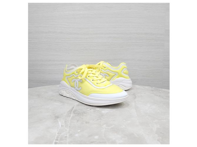 Chanel Gelbe Mesh-Lycra-Sneaker - Ansicht 9