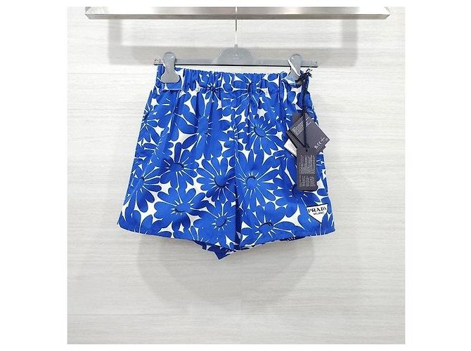 Prada Set Camicia e Pantaloncini con Logo Triangolo Blu e Fiori da Donna - vista 7