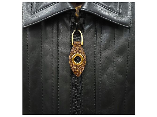 Louis Vuitton Vestido reto de pele de cordeiro acolchoado com fecho éclair - vista 12