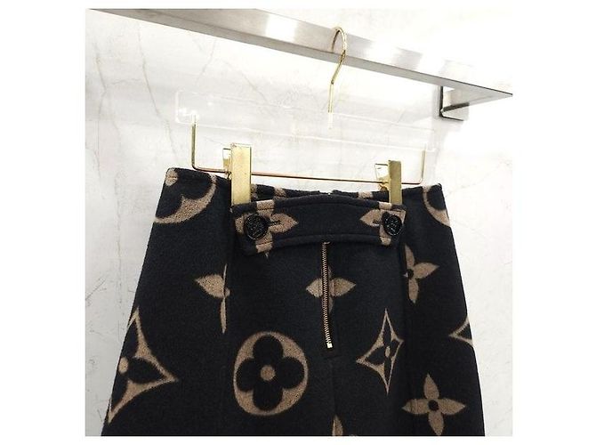Louis Vuitton Falda Monogram Edición Limitada - vista 3