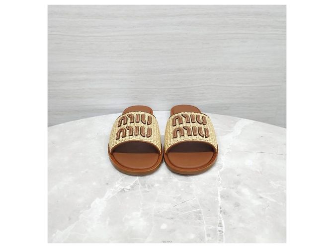Miu Miu Sandali slide in rafia con logo - vista 2