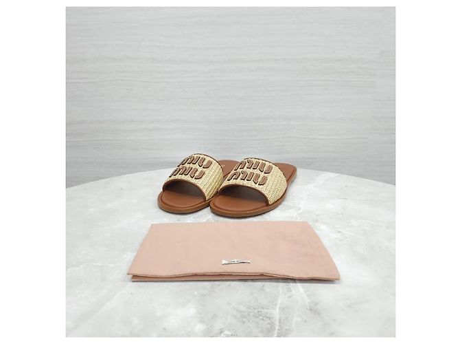 Miu Miu Sandali slide in rafia con logo - vista 8