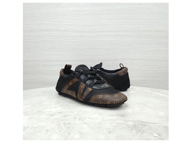 Sneakers Louis Vuitton Monogram - vista 3