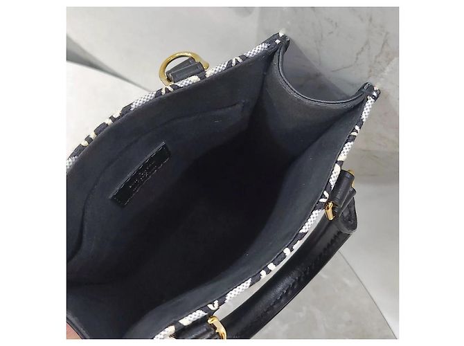 Louis Vuitton Monogram Petit Sac Plat Crossbody - vista 8