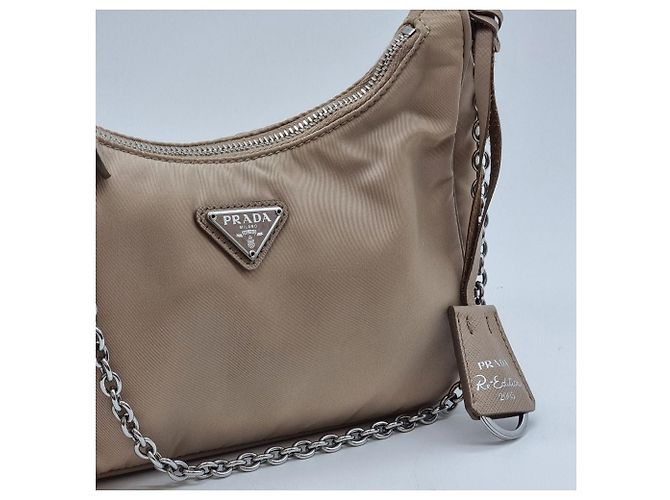Prada Borsa Hobo Crossbody in Tessuto Re-Nylon - vista 4