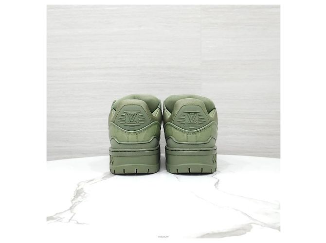 Louis Vuitton Sneakers Crocodile Trainer Maxi Sneakers - vista 3