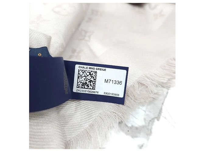 Louis Vuitton Sciarpa a scialle Monogram Classic in lana e seta Grigio - vista 6