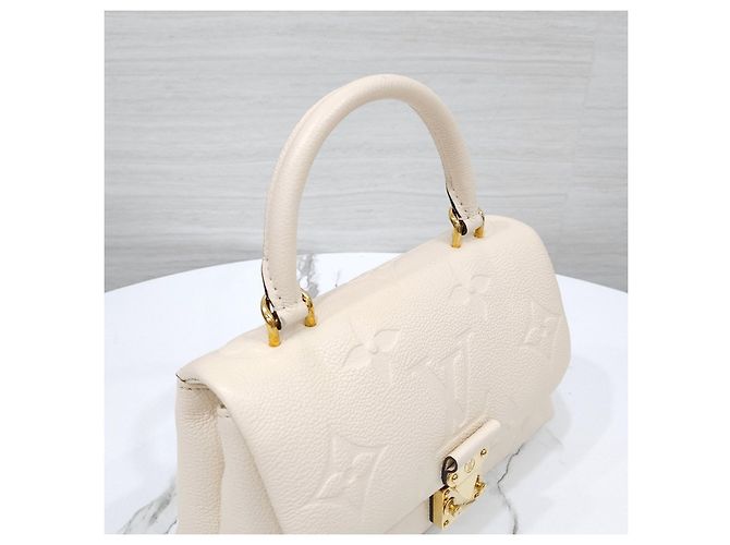 Louis Vuitton Borsa a tracolla Madeleine BB Cream Beige Monogram Empreinte - vista 15