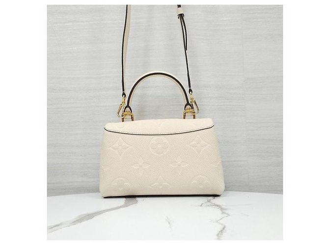 Louis Vuitton Borsa a tracolla Madeleine BB Cream Beige Monogram Empreinte - vista 3