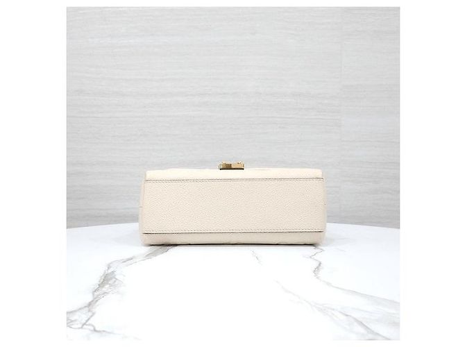 Louis Vuitton Borsa a tracolla Madeleine BB Cream Beige Monogram Empreinte - vista 7