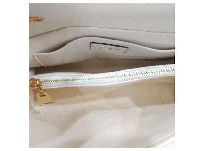 Louis Vuitton Borsa a tracolla Madeleine BB Cream Beige Monogram Empreinte - vista 9