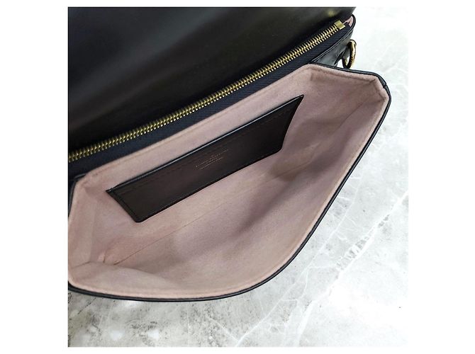 Louis Vuitton Borsa a tracolla con catena Monogram Pochette Coussin - vista 15