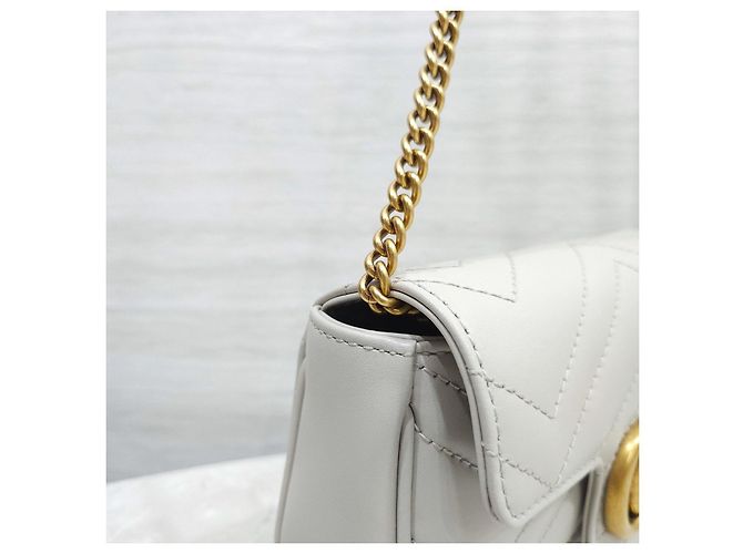 Gucci Borsa a catena GG Marmont Super Mini Grigio Chiaro - vista 15