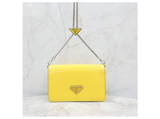 Prada Borsa a tracolla in pelle spazzolata gialla - vista 11