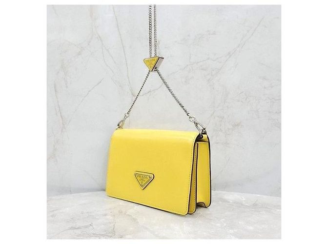 Prada Borsa a tracolla in pelle spazzolata gialla - vista 2