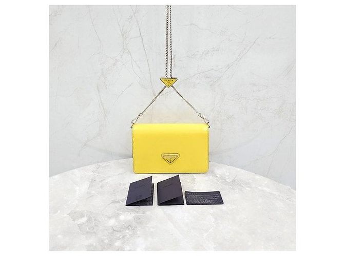 Prada Borsa a tracolla in pelle spazzolata gialla - vista 8