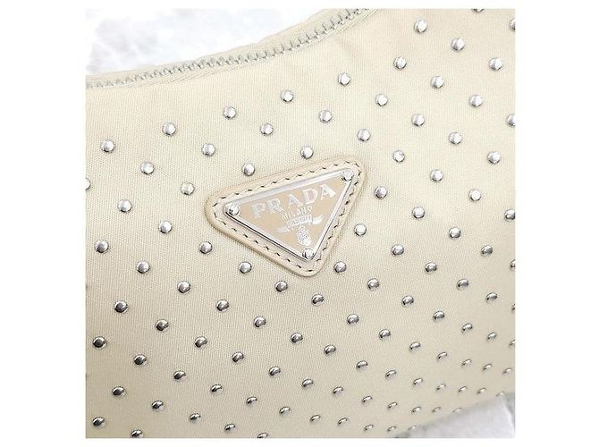 Prada Mini Bolso Re-Edition Nylon Studs - vista 4