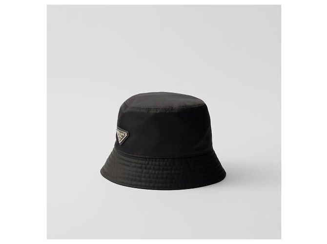 Cappello a secchiello Prada in nylon con logo Triangle verde - vista 15