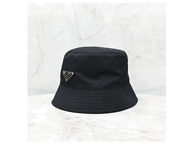 Cappello a secchiello Prada in nylon con logo Triangle verde - vista 2