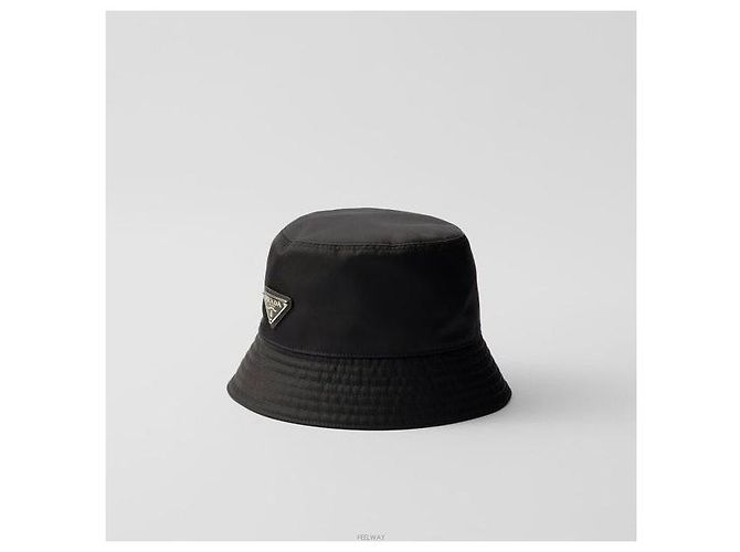 Cappello a secchiello Prada in nylon con logo Triangle verde - vista 7