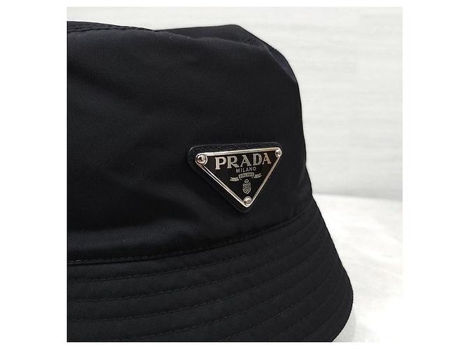 Prada Bucket Hat aus Nylon mit Dreiecks-Logo - Ansicht 3