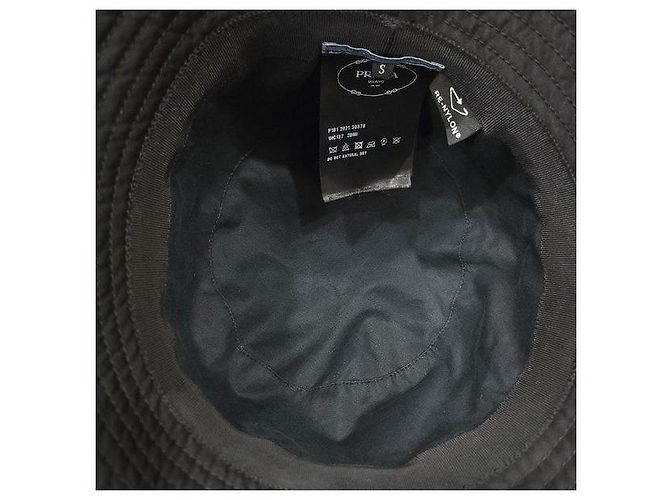 Prada Bucket Hat aus Nylon mit Dreiecks-Logo - Ansicht 4