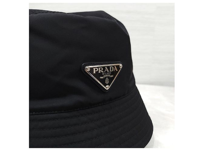 Prada Bucket Hat aus Nylon mit Dreiecks-Logo - Ansicht 7