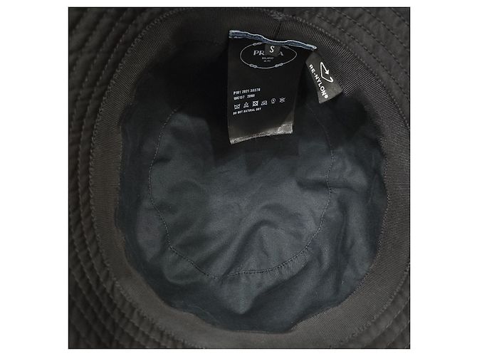 Prada Bucket Hat aus Nylon mit Dreiecks-Logo - Ansicht 8