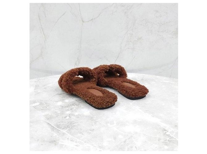 Hermès Pantofole Oran in shearling Marrone - vista 4