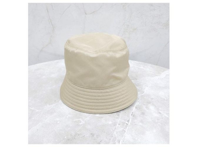 Prada Cappello a secchiello in nylon con logo triangolare - vista 3