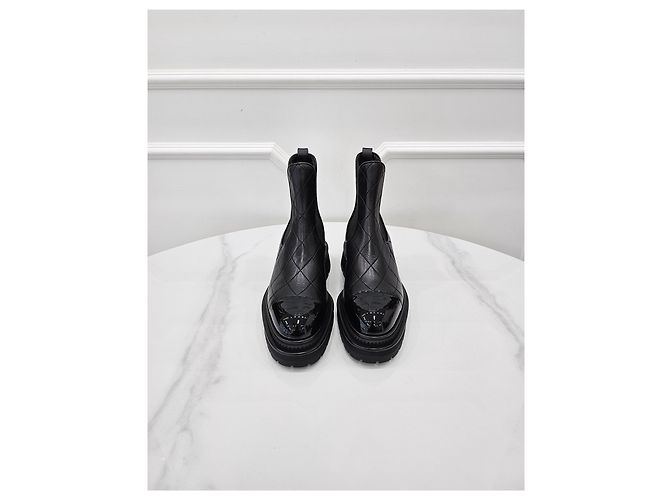 Chanel Botines Chelsea de piel de becerro charol - vista 2