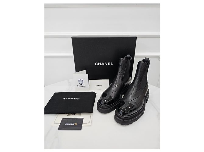 Chanel Botines Chelsea de piel de becerro charol - vista 8
