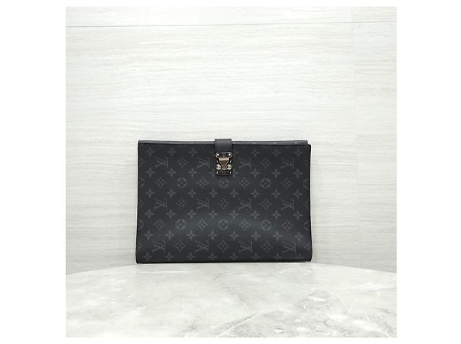 Louis Vuitton Monogram Eclipse Dokumenten-Tablet-Case Clutch - Ansicht 10
