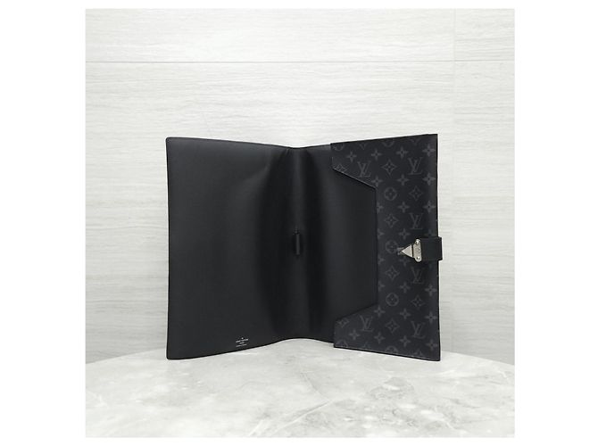 Louis Vuitton Monogram Eclipse Dokumenten-Tablet-Case Clutch - Ansicht 15