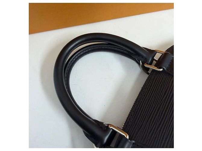 Louis Vuitton Alma BB Epi pelle nera - vista 3