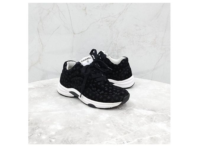 Chanel Wildledersneaker mit CC-Logo - Ansicht 12