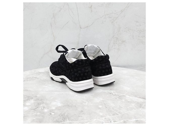 Chanel Wildledersneaker mit CC-Logo - Ansicht 13
