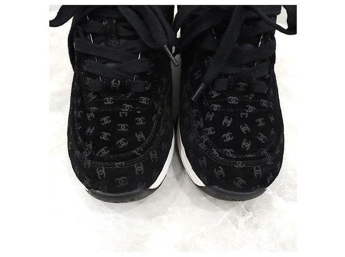 Chanel Wildledersneaker mit CC-Logo - Ansicht 6
