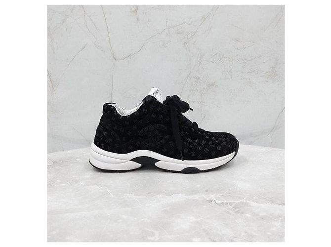 Chanel Wildledersneaker mit CC-Logo - Ansicht 8