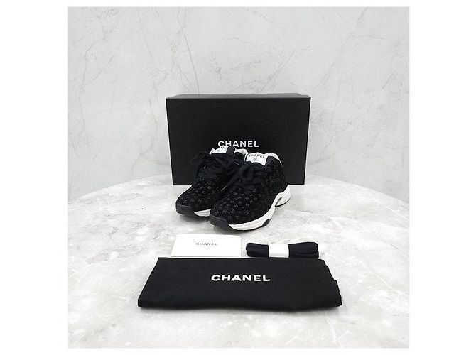 Chanel Wildledersneaker mit CC-Logo - Ansicht 9